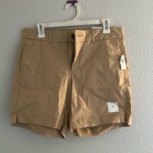 Old navy khaki everyday short with tags